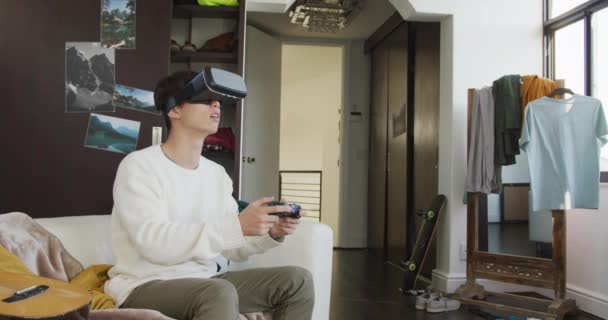 Asiatischer Junge Mit Headset Beim Spielen Von Videospielen Hause Lebensstil — Stockvideo