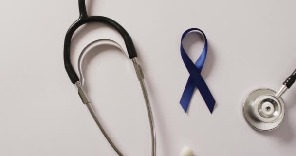 Video Stethoscope Dark Blue Colon Cancer Ribbon Pale Blue Background — ストック動画