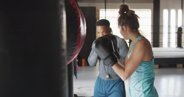 Video Passform Olika Kvinna Och Man Boxning Gym Aktiv Passform — Stockvideo