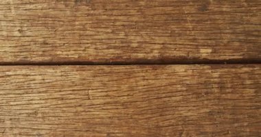 Ahşap zemin üzerinde duran yeni hazırlanmış tacoların videosu. Mutfak, yemek, yemek hazırlama, tat ve lezzet konsepti.