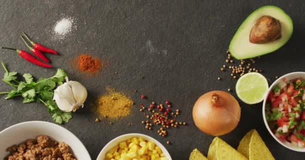 Video Tacos Sallad Kött Citron Kryddor Och Andra Ingredienser Som — Stockvideo