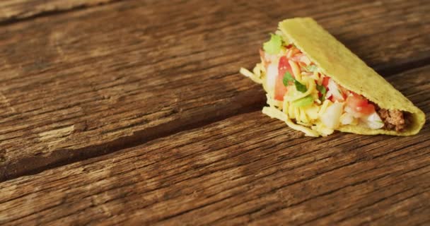 Videoclip Taco Proaspăt Preparate Situate Fundal Din Lemn Bucătărie Gătit — Videoclip de stoc