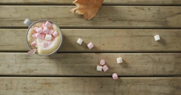 Video Cup Coffee Marshmallows Wooden Surface Seasons Autumn Coziness Relax — Vídeo de Stock
