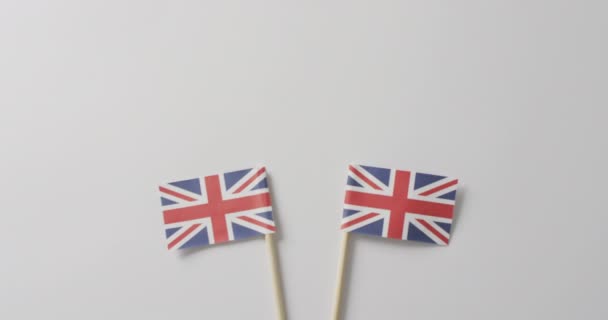 Video Vlajkami Velké Británie Ležící Bílém Pozadí Národnost Státní Symboly — Stock video