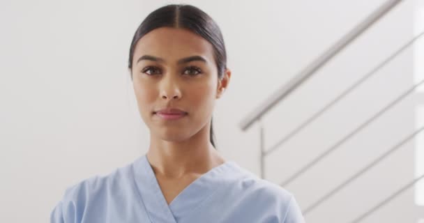 Video Happy Biracial Female Doctor Standing Stairs Looking Camera Health — Vídeos de Stock