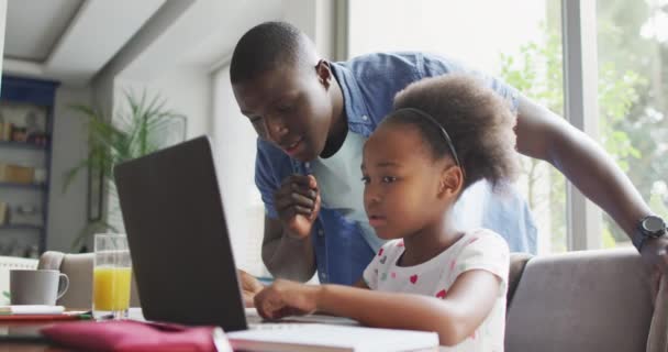 African American Father Daughter Using Laptop Learn Enjoying Quality Family — Stockvideo