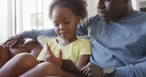 African American Father Daughter Talking Playing Enjoying Quality Family Time — Vídeos de Stock