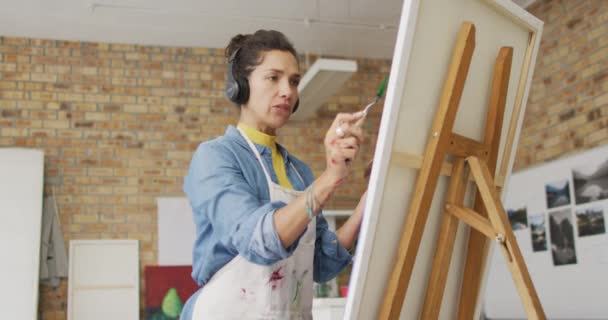 Video Biracial Female Artist Headphones Painting Studio Art Crafts Creativity — 图库视频影像