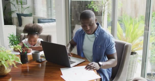 African American Father Daughter Using Laptop Learn Enjoying Quality Family — Stock video