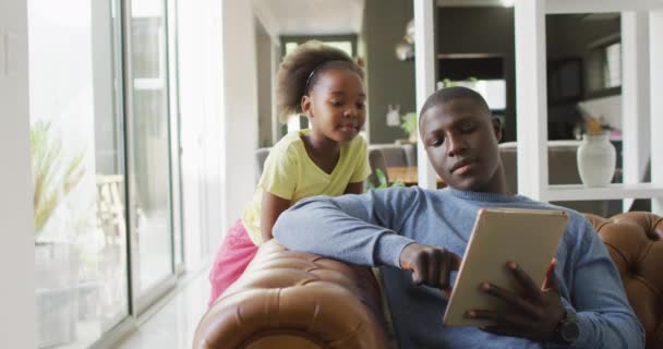African American Father Daughter Using Tablet Enjoying Quality Family Time — 비디오