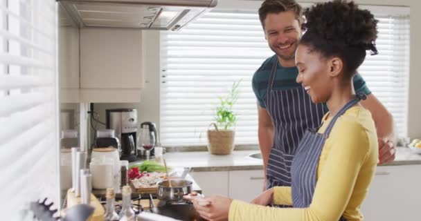 Video Happy Diverse Couple Preparing Meal Trying Dish Love Relationship — ストック動画