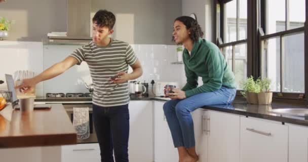 Happy Diverse Male Couple Drinking Coffee Using Laptop Kitchen Spending — ストック動画