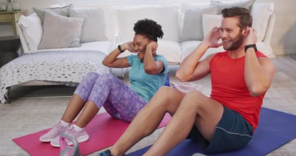 Video Happy Diverse Couple Training Together Home Doing Sit Ups — ストック動画