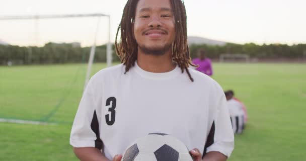 Video Happy African American Football Player Field Ball Male Football — Vídeo de Stock