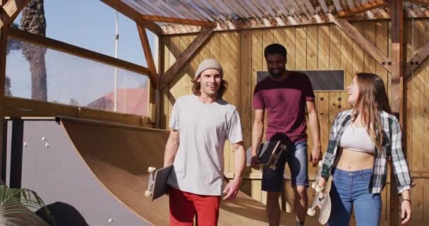Video Happy Diverse Female Male Skateboarders Skate Park Skateboarding Sport — Vídeo de Stock