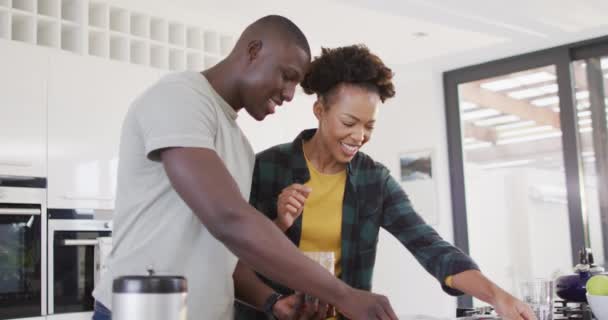 Video Happy African American Couple Preparing Juice Together Kitchen Love — Wideo stockowe