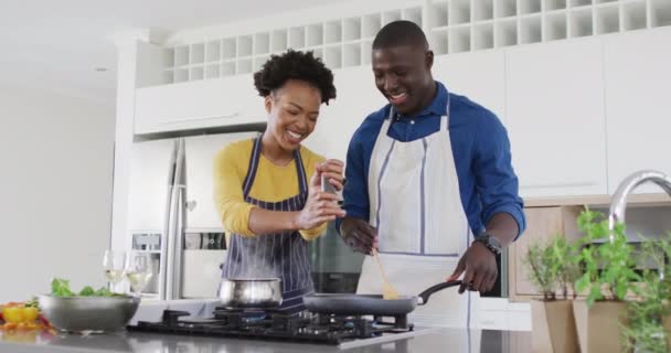 Video Happy African American Couple Cooking Together Love Relationship Spending — Stockvideo