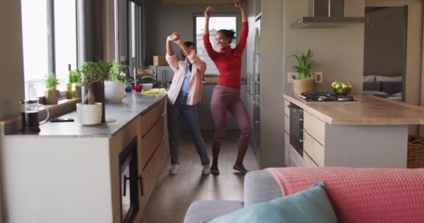 Video Happy Biracial Female Friends Having Fun Dancing Kitchen Friendship — Video Stock