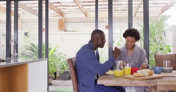 Video Happy African American Couple Eating Breakfast Together Love Relationship — Stockvideo