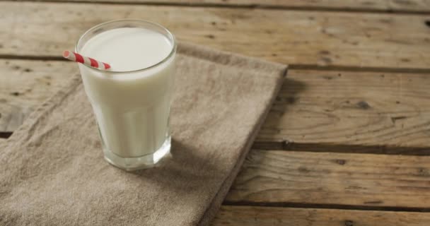Video Glass Fresh Milk Wooden Background Dairy Products Healthy Organic — 图库视频影像