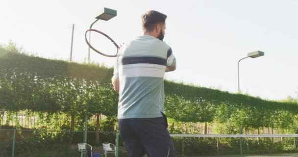 Video Happy Caucasian Man Playing Tennis Court Healthy Active Lifestyle — Stockvideo