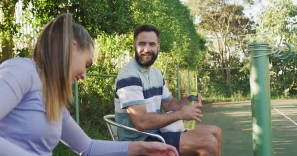 Video Happy Caucasian Couple Having Break Court Healthy Active Lifestyle — Video