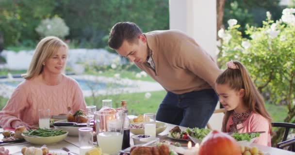 Video Happy Caucasian Father Daughter Grandparents Sitting Outdoor Dinner Table — Stok Video