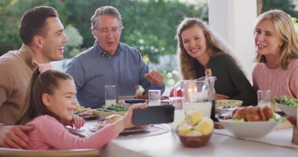 Video Happy Caucasian Parents Daughter Grandparents Dinner Table Looking Smartphone — Wideo stockowe