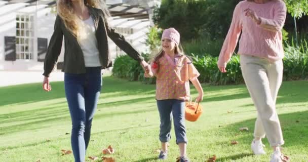 Video Happy Caucasian Mother Daughter Walking Grandmother Trick Treat Halloween — ストック動画