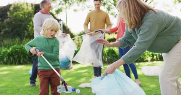 Video Smiling Caucasian Grandson High Fiving Grandmother While Collecting Plastic — ストック動画