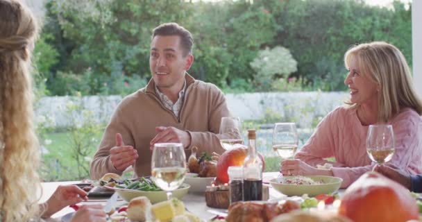 Video Happy Caucasian Father Telling Story Outdoor Family Dinner Table — Stok video