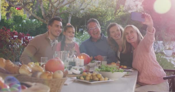 Video Happy Caucasian Parents Daughter Grandparents Taking Selfie Outdoor Dinner — Stok video