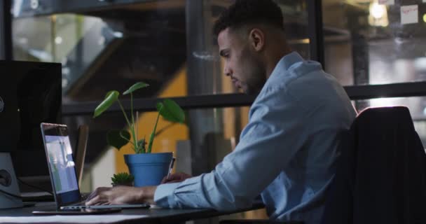 Video Biracial Businessman Sitting Desk Working Laptop Night Office Business — Stock Video