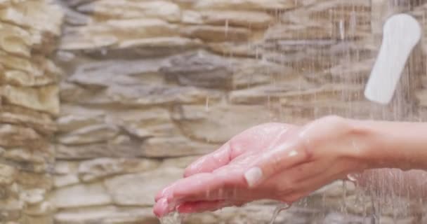 Mãos Mulher Biracial Relaxando Tomando Banho Banheiro Conceito Casa Spa — Vídeo de Stock