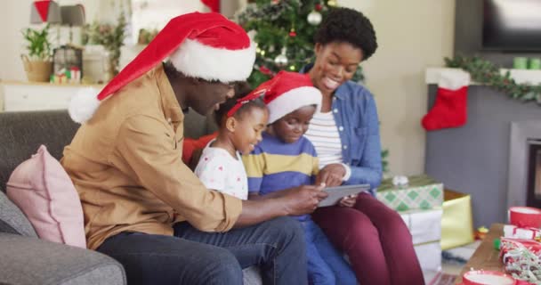 Šťastná Afroamerická Rodina Která Videohovor Trávit Kvalitní Čas Rodinou Vánoční — Stock video