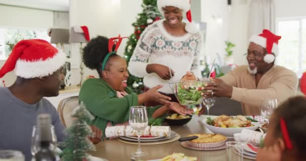 Szczęśliwa Afrykańska Rodzina Świąteczną Kolację Spędzanie Czasu Rodziną Boże Narodzenie — Wideo stockowe