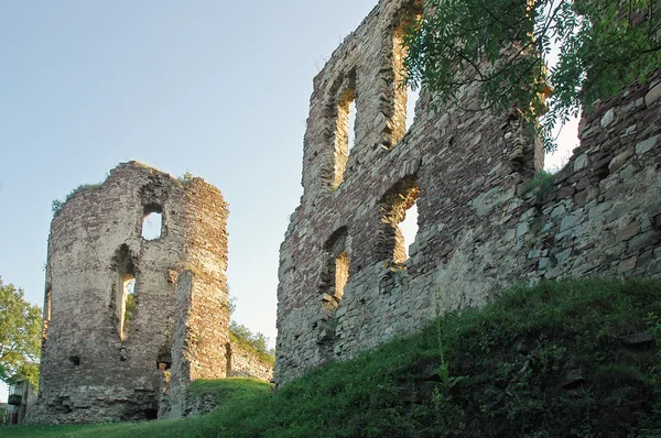 Le rovine del castello medievale — Foto Stock