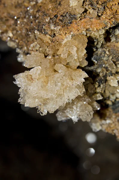Drusas cristais na caverna — Fotografia de Stock
