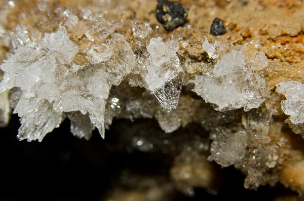Druzowie kryształów w jaskini — Zdjęcie stockowe