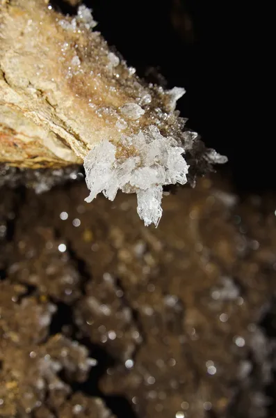 Druzen kristallen in de grot — Stockfoto