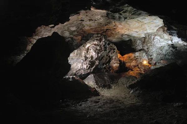 bir mağarada bir mum Oda