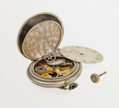 eski bozuk saat parçaları