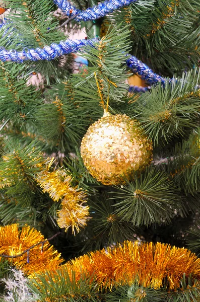 Christmas glass balls on the Christmas tree — Stock Photo, Image