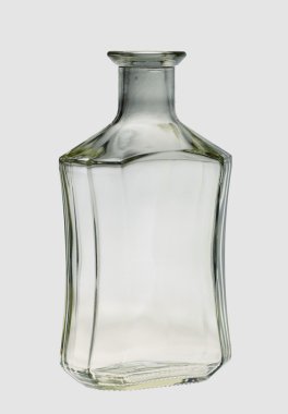 şişe brendi, gri bir arka plan üzerinde