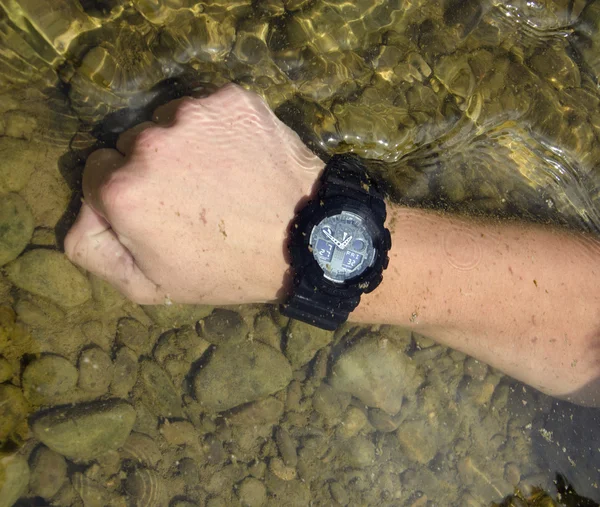 Hand with watch in water — Stock Photo, Image