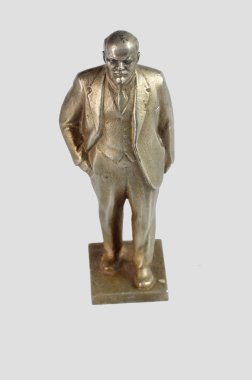 lenin, gri bir arka plan üzerinde küçük eski nikel gümüş heykeli