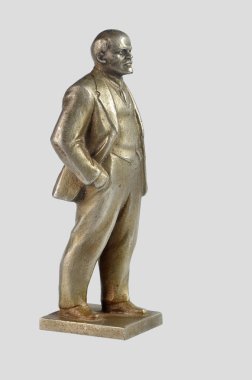 lenin, gri bir arka plan üzerinde küçük eski nikel gümüş heykeli