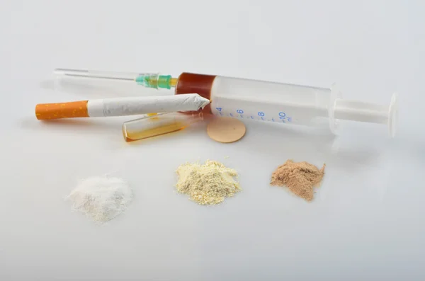 Syringe with opium cannabis cigarettes — Stock Photo, Image