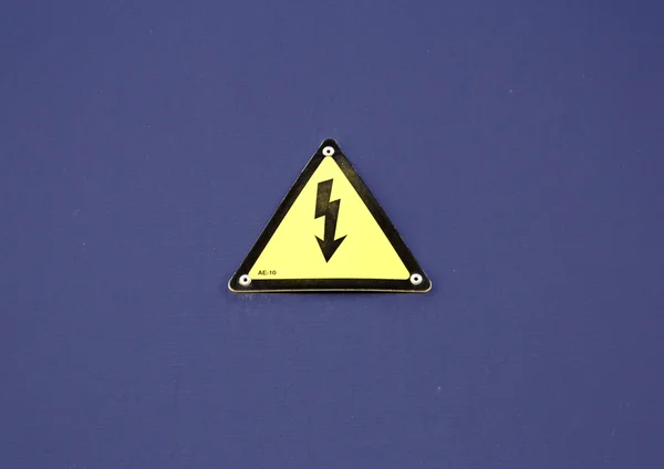 Znak niebezpieczeństwo energii elektrycznej — Zdjęcie stockowe