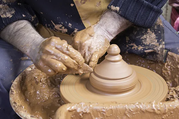 Potter working with hands — Stock Photo, Image